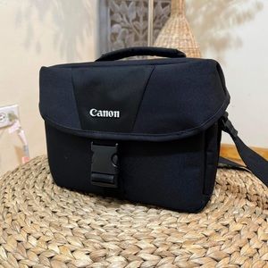 Canon professional camera 77 D. Used like a new